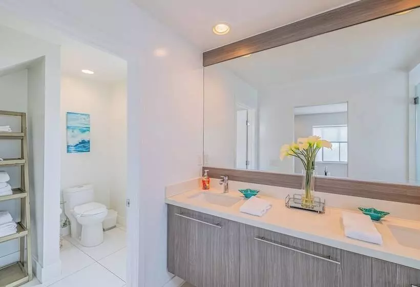 Seaside Style By Avantstay Rooftop + Walk To Beach Chic Design