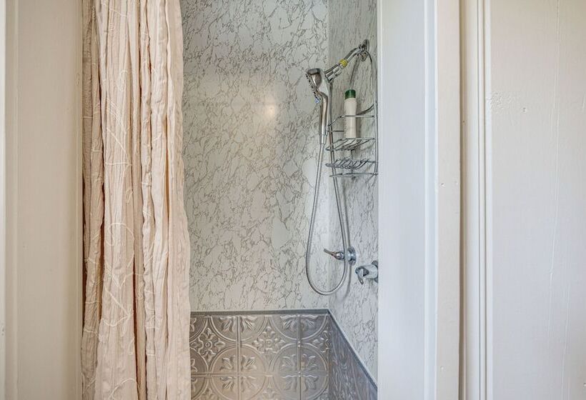 Serene Bass Lake Cabin Near Shopping & Dining!