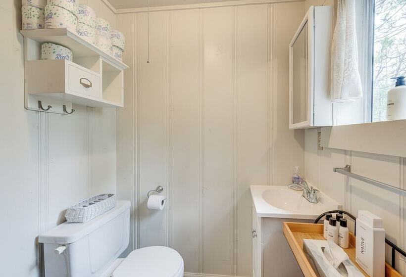 Serene Bass Lake Cabin Near Shopping & Dining!