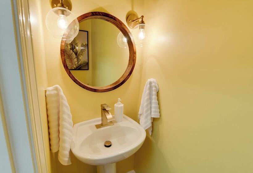 Spacious Maryland Home On Private 2 Acre Property