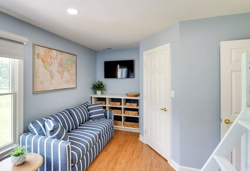 Spacious Maryland Home On Private 2 Acre Property