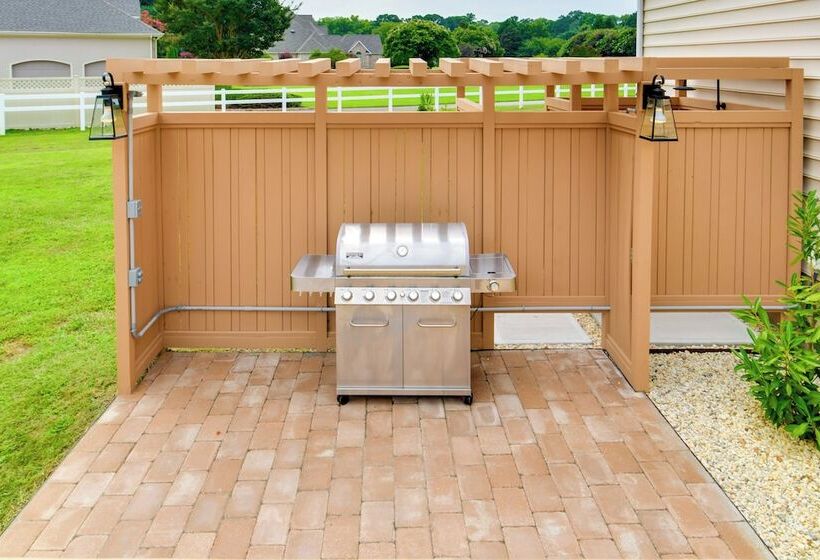 Spacious Maryland Home On Private 2 Acre Property