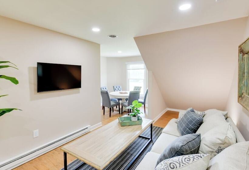 Spacious Maryland Home On Private 2 Acre Property