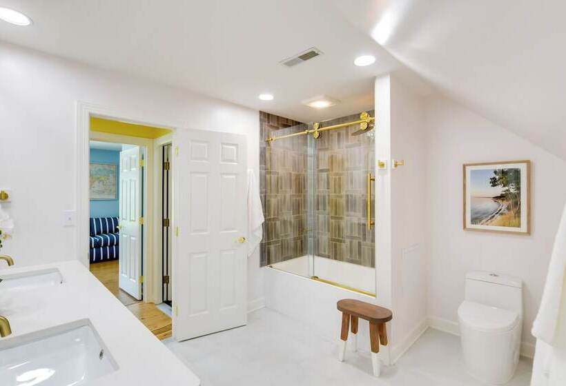 Spacious Maryland Home On Private 2 Acre Property