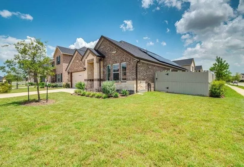 Spacious Shenandoah Home, Near The Woodlands Mall!