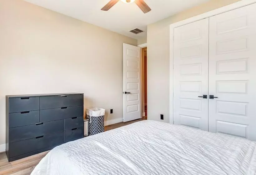 Spacious Shenandoah Home, Near The Woodlands Mall!