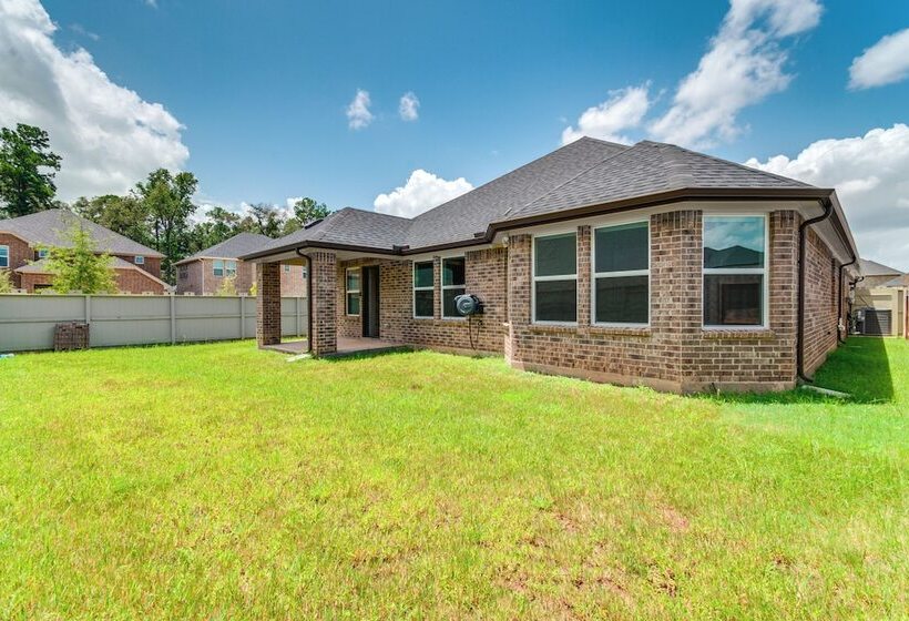 Spacious Shenandoah Home, Near The Woodlands Mall!