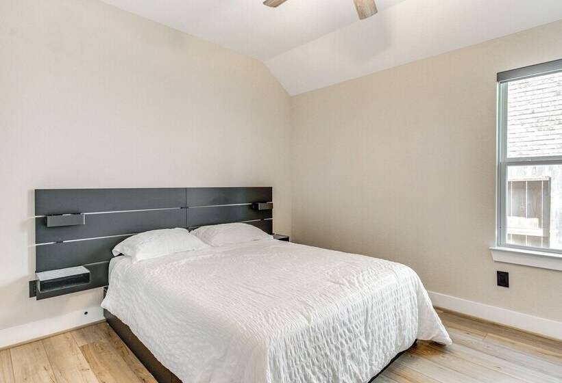 Spacious Shenandoah Home, Near The Woodlands Mall!