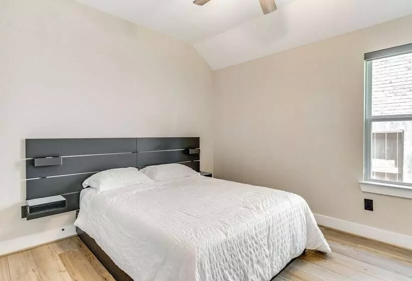 Spacious Shenandoah Home, Near The Woodlands Mall!