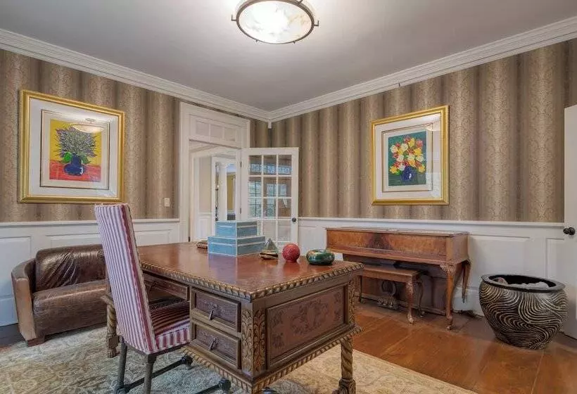 Secluded Estate W/ Guest House, Private Pond, Gym, & Movie Theater Sunny Pond