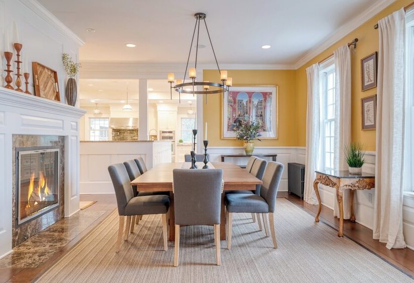 Secluded Estate W/ Guest House, Private Pond, Gym, & Movie Theater Sunny Pond