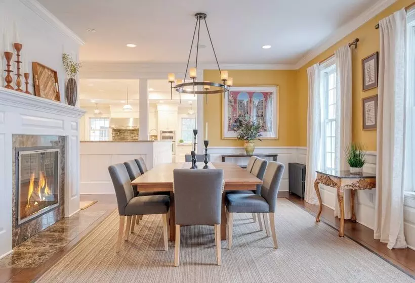 Secluded Estate W/ Guest House, Private Pond, Gym, & Movie Theater Sunny Pond