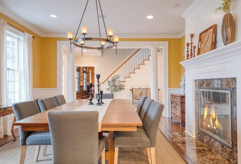 Secluded Estate W/ Guest House, Private Pond, Gym, & Movie Theater Sunny Pond