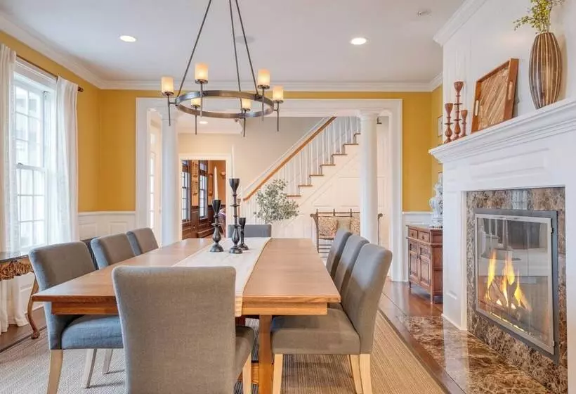 Secluded Estate W/ Guest House, Private Pond, Gym, & Movie Theater Sunny Pond