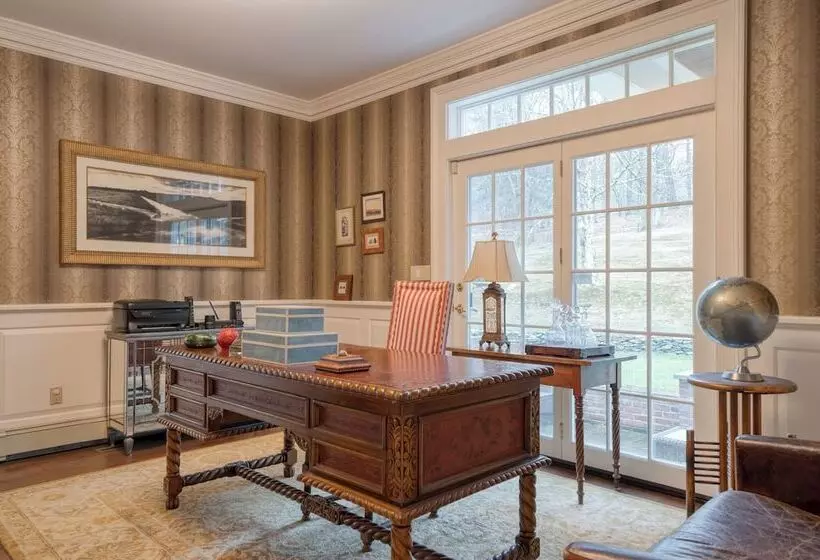 Secluded Estate W/ Guest House, Private Pond, Gym, & Movie Theater Sunny Pond