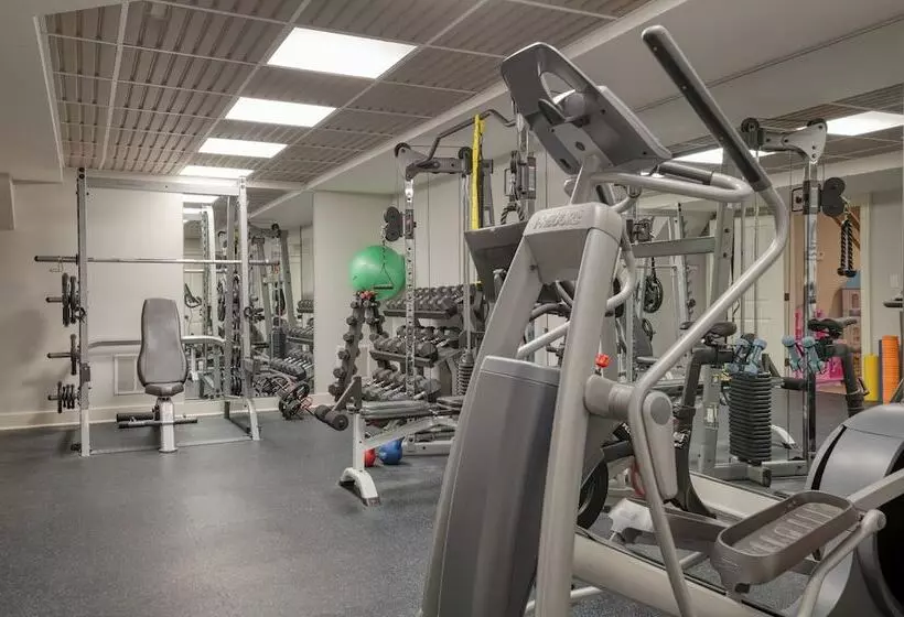 Secluded Estate W/ Guest House, Private Pond, Gym, & Movie Theater Sunny Pond