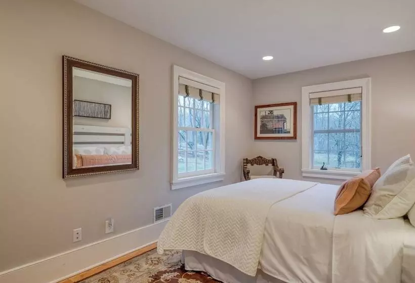 Secluded Estate W/ Guest House, Private Pond, Gym, & Movie Theater Sunny Pond