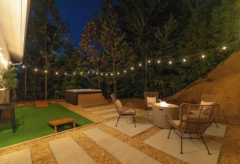 Modern Home W/ Hot Tub & Backyard Oasis!