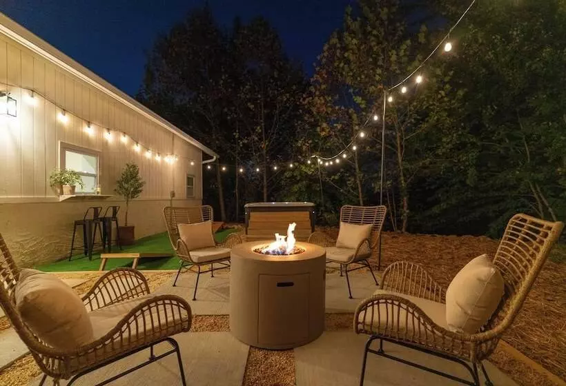 Modern Home W/ Hot Tub & Backyard Oasis!