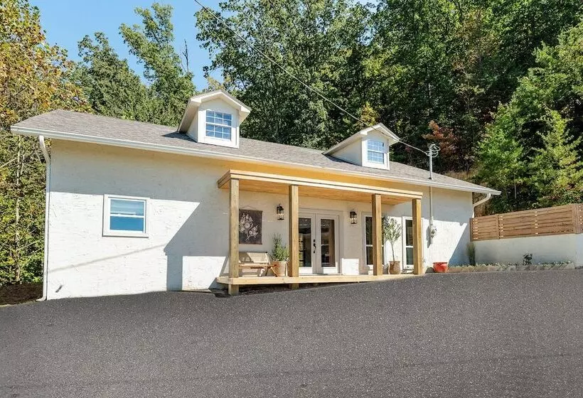 Modern Home W/ Hot Tub & Backyard Oasis!