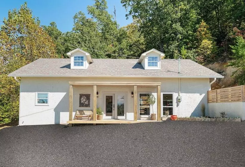 Modern Home W/ Hot Tub & Backyard Oasis!