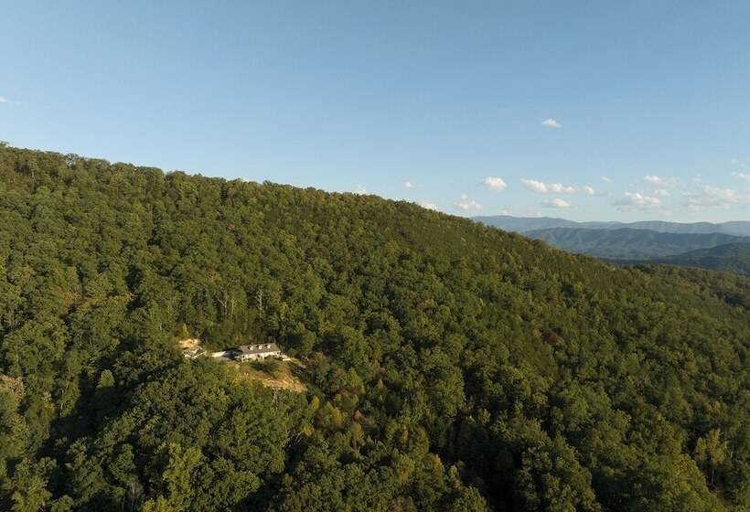 Modern Home W/ Hot Tub & Backyard Oasis!