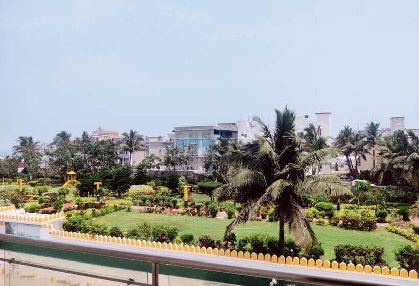 Goroomgo Hotel Shivangi Puri