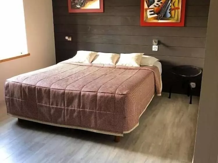 Hostelli Domaine Le Puits De Jeanne