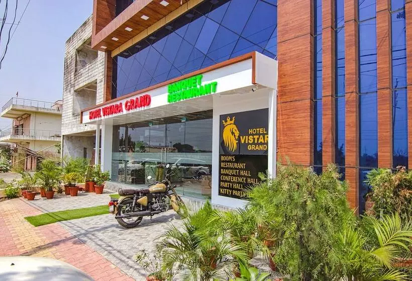 Hotelli Fabexpress Vistara Grand