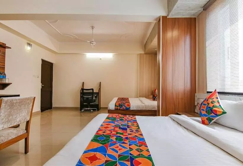 Hotelli Fabexpress Vistara Grand