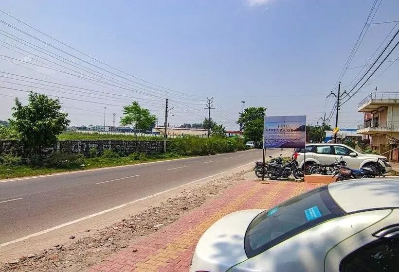 Hotelli Fabexpress Vistara Grand