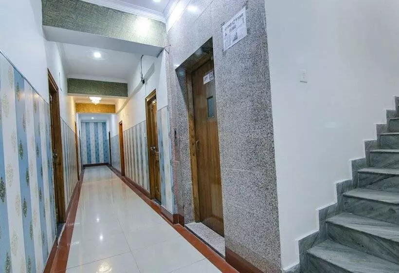 Hotelli Fabexpress Vistara Grand