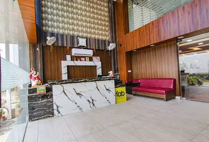 Hotelli Fabexpress Vistara Grand