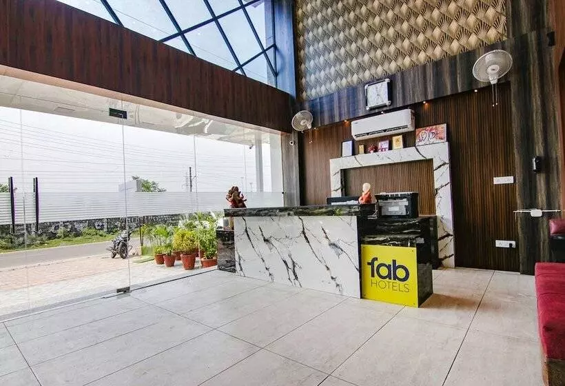 Hotelli Fabexpress Vistara Grand