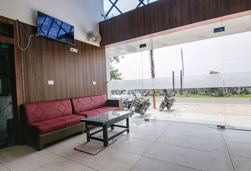 Hotelli Fabexpress Vistara Grand