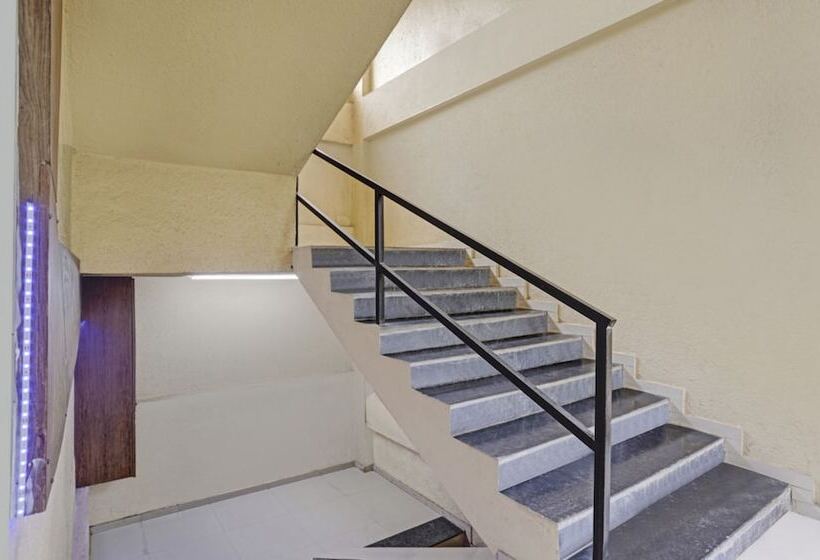 Отель New Harshita Inn By Glitz