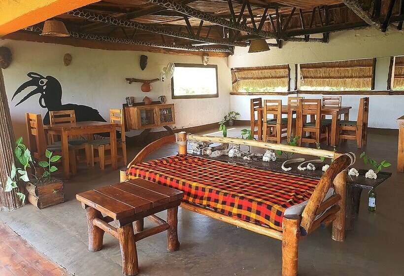 هتل Hornbill Bush Lodge