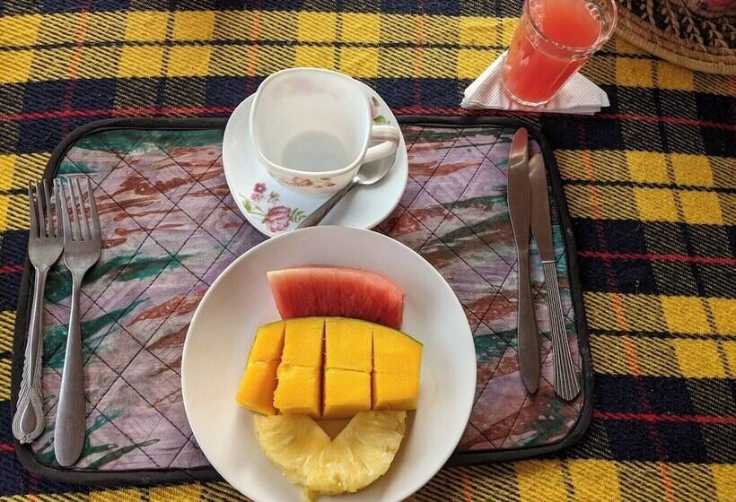 هتل Hornbill Bush Lodge