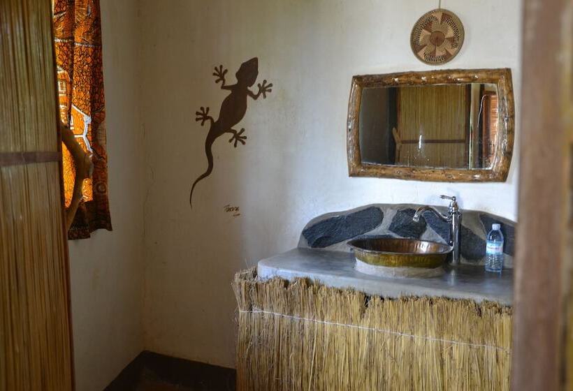 هتل Hornbill Bush Lodge