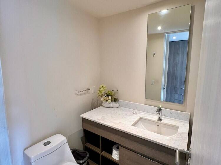 هتل Latitud Providencia