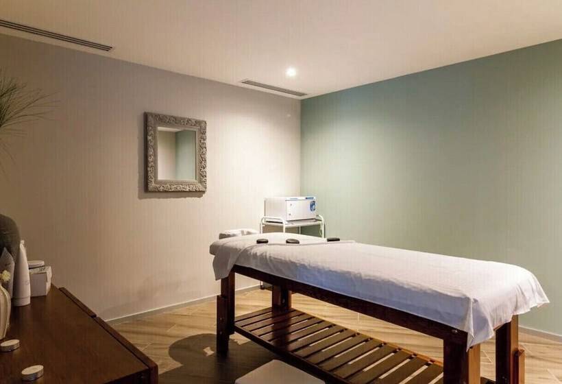 هتل Latitud Providencia