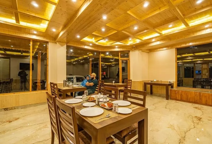 Hotelli Rustic Wood Manali
