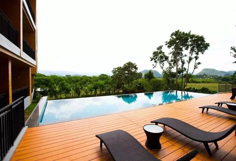 Hotelli The Earth Anthioch Khao Yai