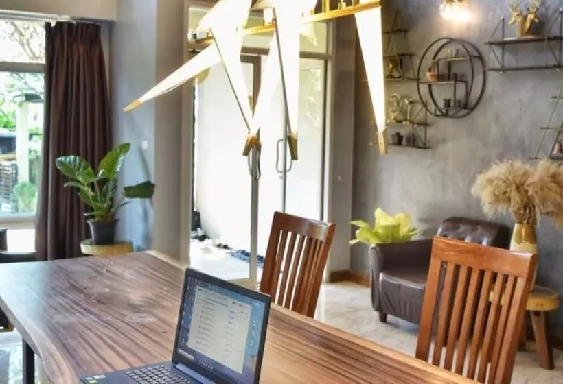 پانسیون Arbors Homestay