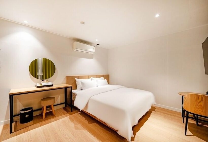 Hound Hotel Gumi Indong