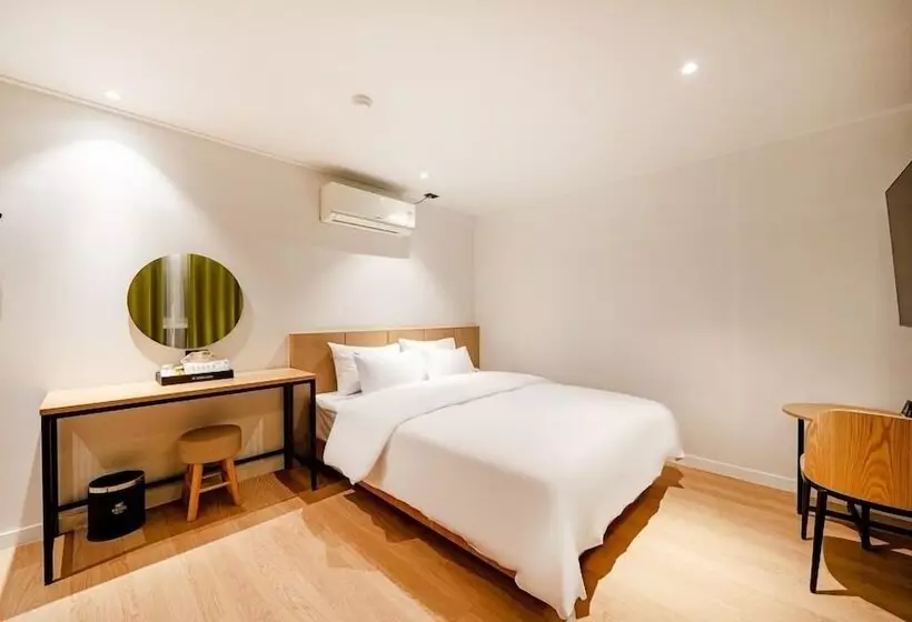 Hound Hotel Gumi Indong