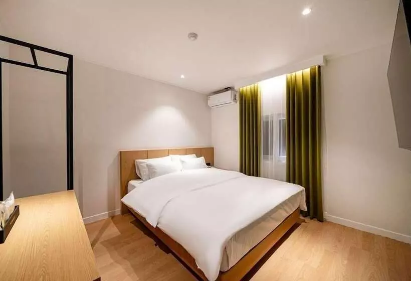 Hound Hotel Gumi Indong