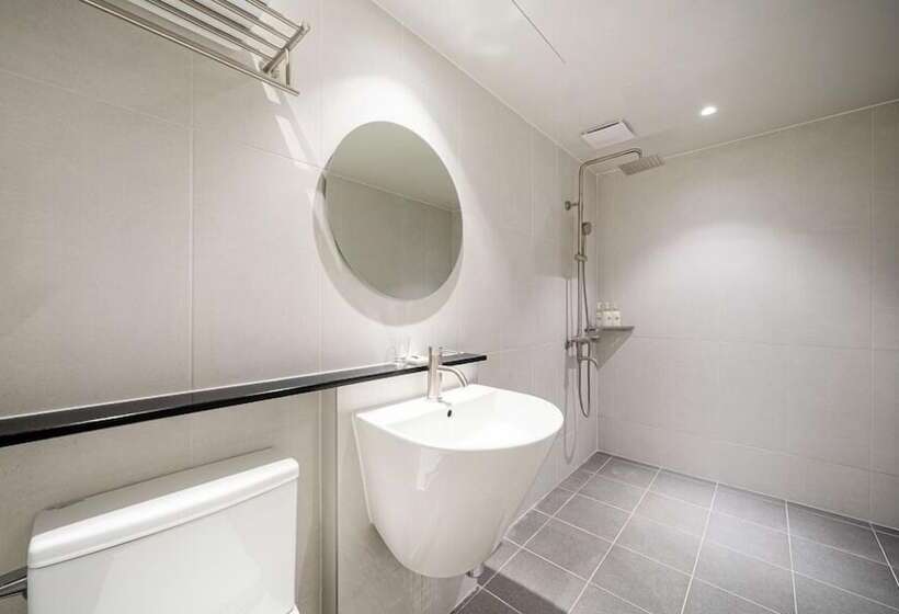 Hound Hotel Gumi Indong