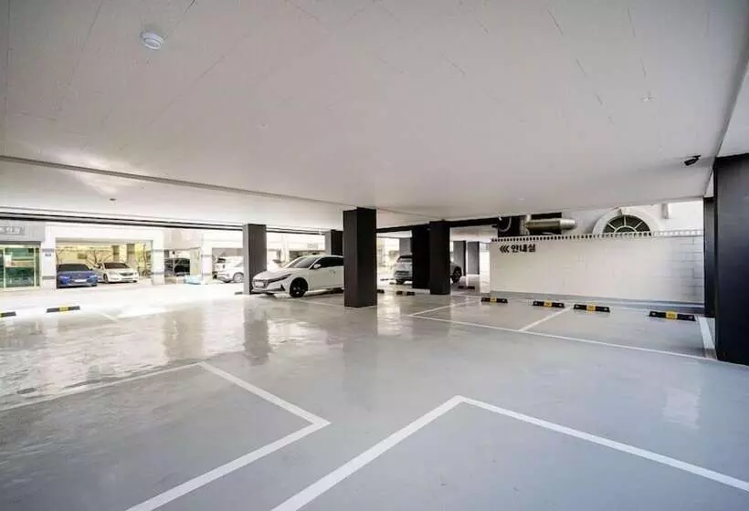 Hound Hotel Gumi Indong