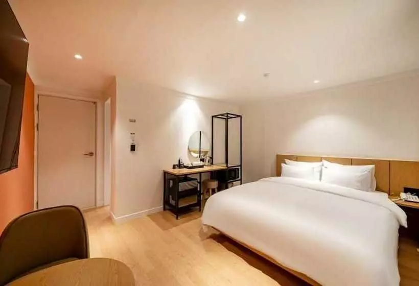 Hound Hotel Gumi Indong